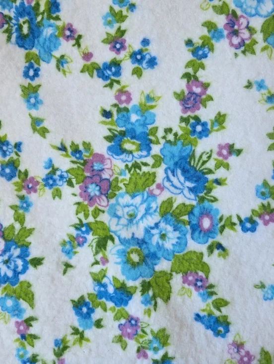 Vintage Esmond “Petite Rose” Blanket – White, Blue, Violet, Green - Picture 3 of 4